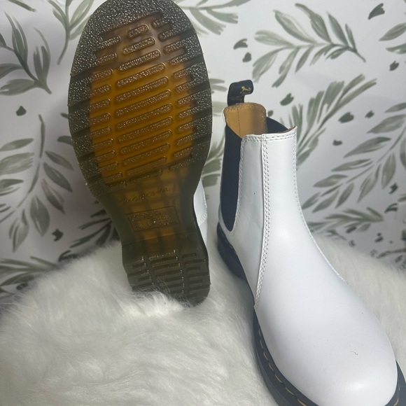 DR MARTENS 2976 Chelsea Boots - Picture 8 of 9